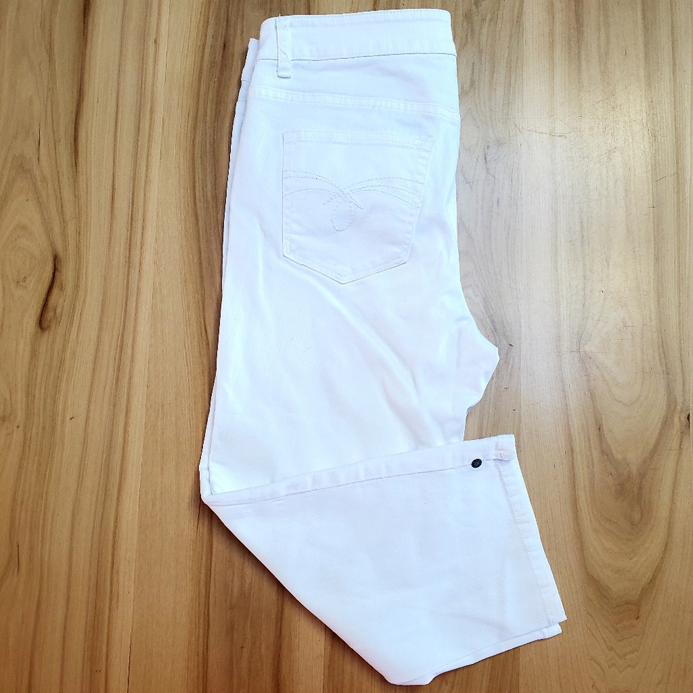 Christopher & Banks White Capris